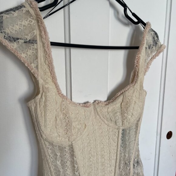 Elegant Cream Lace Women's Top - Picture 13 of 15